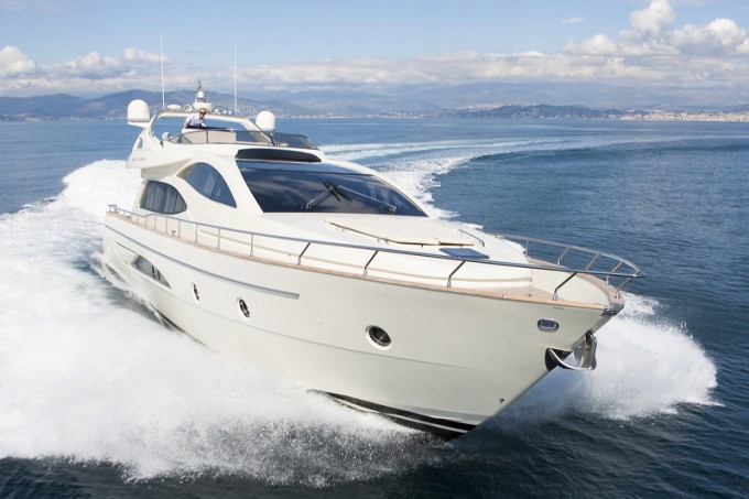 Motor yacht STINGRAY M